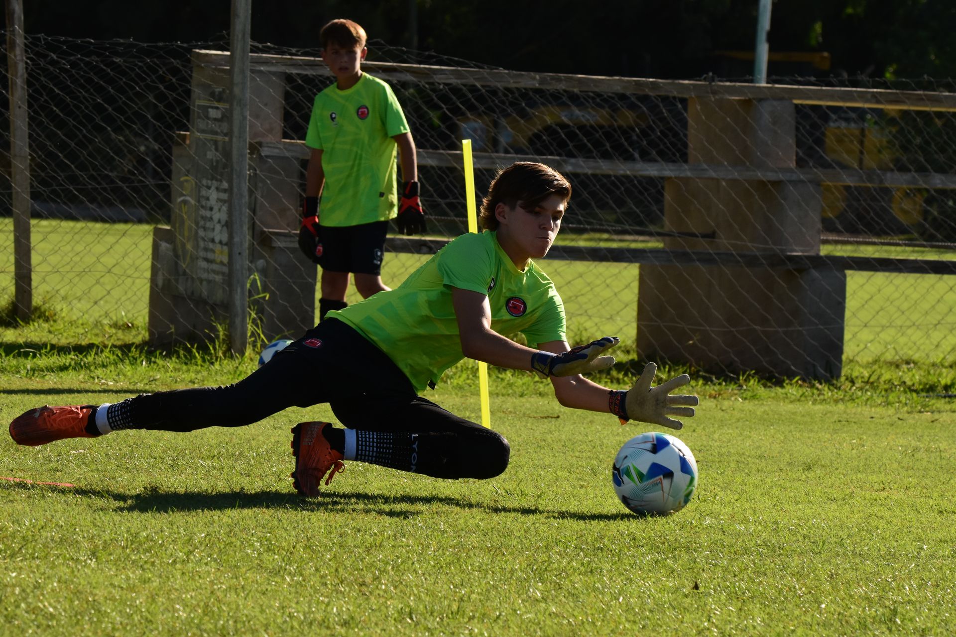 Entrenamiento de arqueros en la Academia Marcelo Barovero